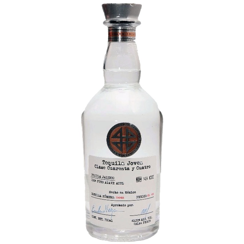 Clase Cuarenta y Cuatro Tequila Joven 750ml